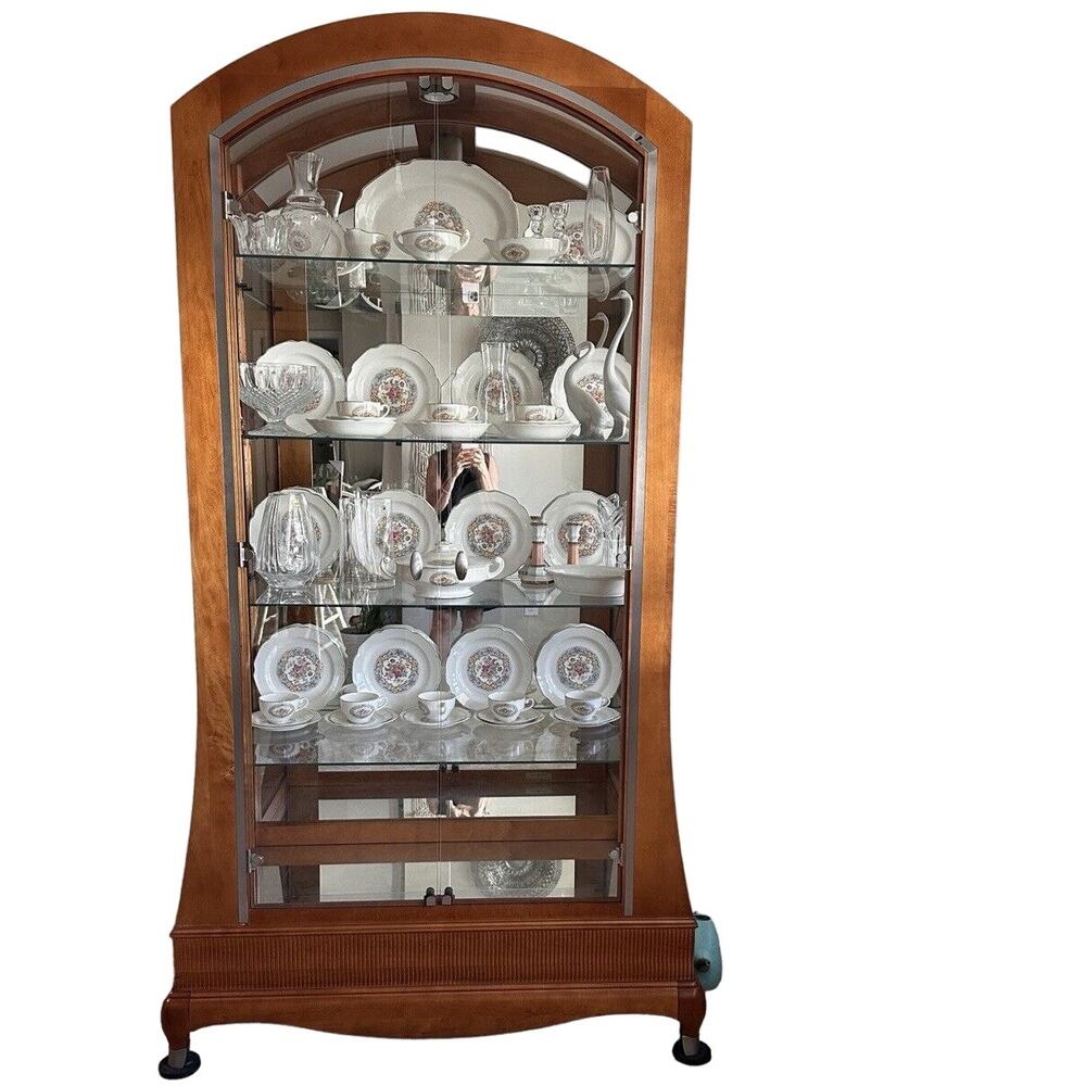 Howard Miller Collectors Curio Cabinet Cape Coral Florida Ft. Myers Florida Area